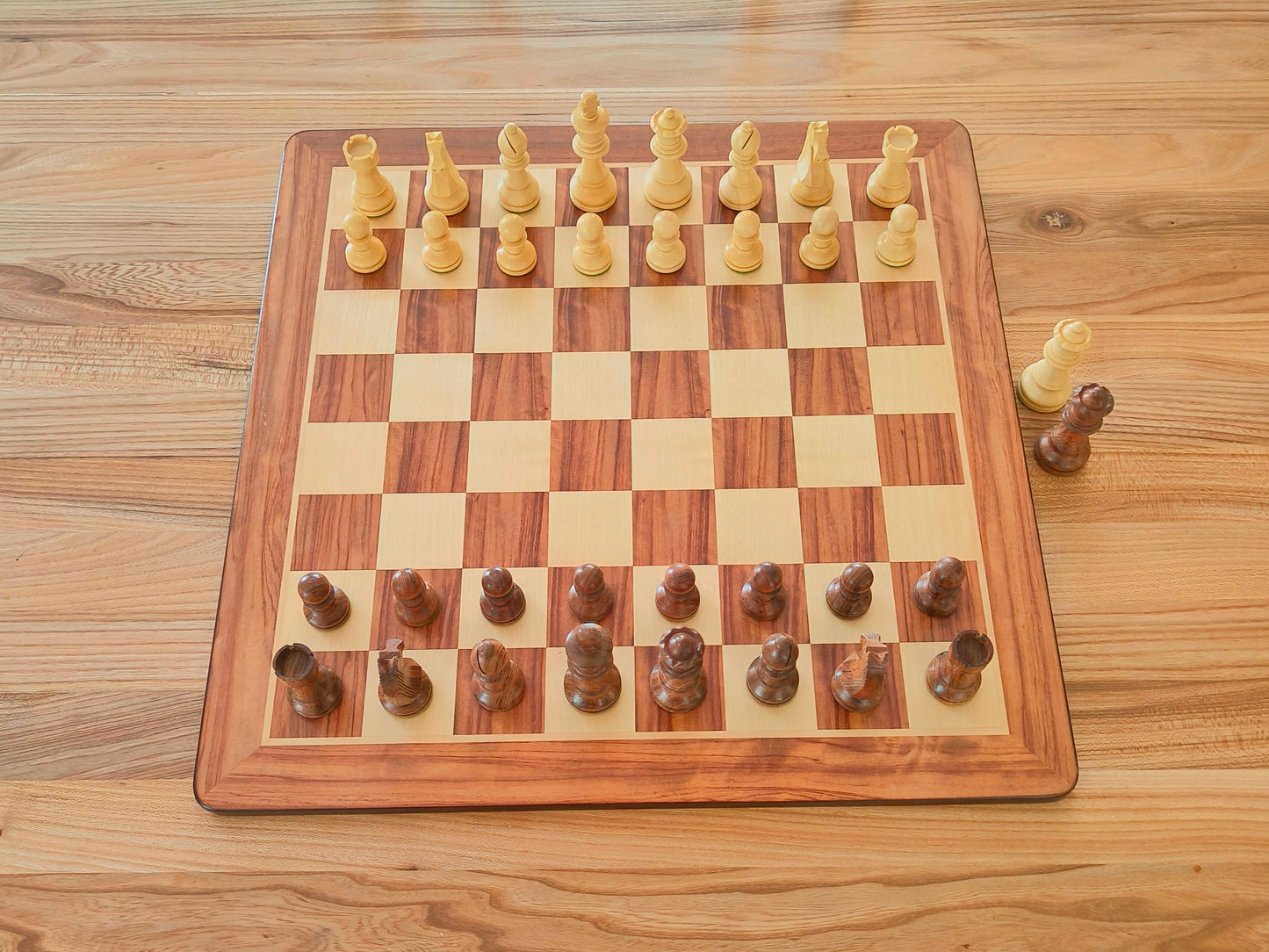 Chess Board ROUNDED & Chess Pieces GERMAN STAUNTON